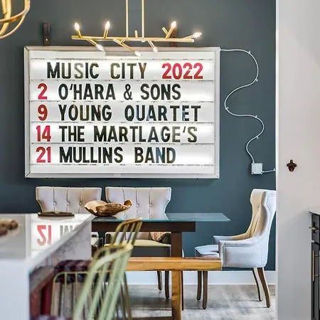 Instagrammable W/ Rooftop Deck, 3 Bdrm Nashville