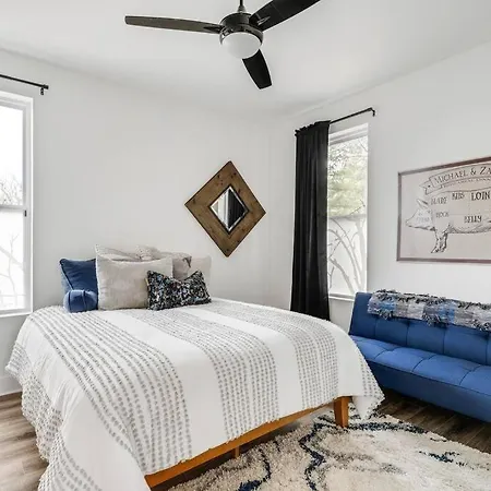 Holiday home Instagrammable W/ Rooftop Deck, 3 Bdrm