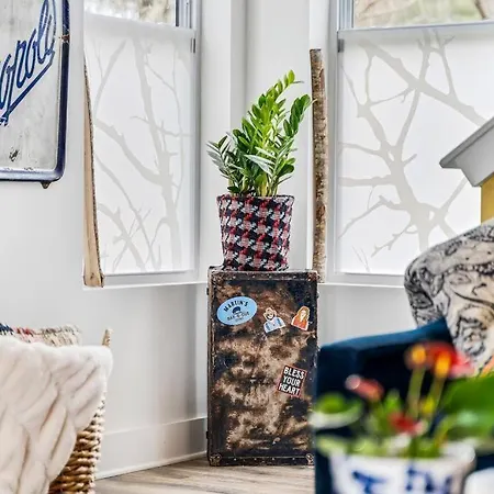 Holiday home Instagrammable W/ Rooftop Deck, 3 Bdrm
