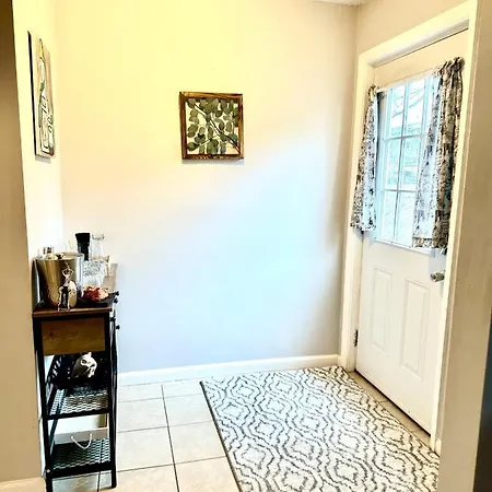 Lovely 2-bedroom W/balcony And Free Parking * Nashville