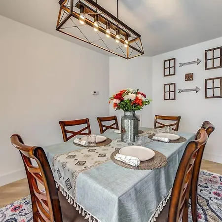 Nashville's Broadway: Your Spacious Holiday home *