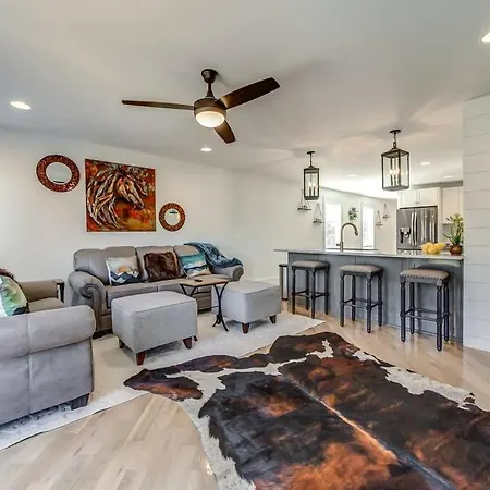 Nashville's Broadway: Your Spacious Holiday home Nashville