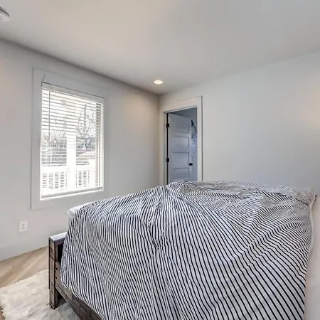 Nashville's Broadway: Your Spacious Holiday home *
