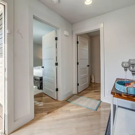 Nashville's Broadway: Your Spacious