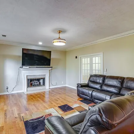 Holiday home Spacious Antioch 15 Mi To Downtown Nashville