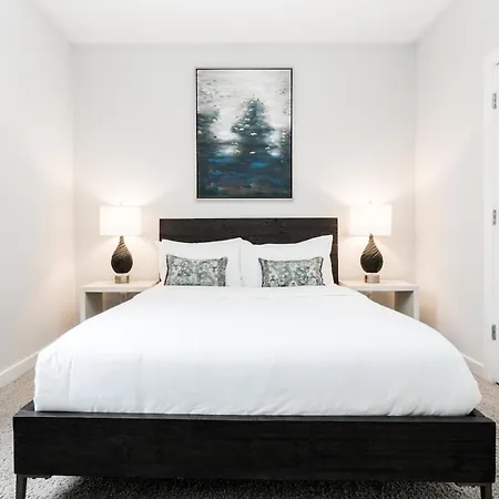 Cozysuites Two Charming Music Row *