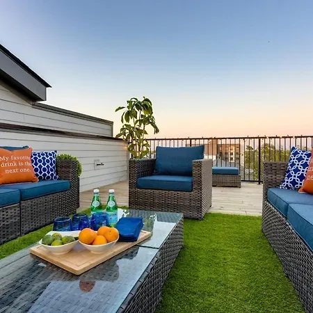 1 5 Miles To Broadway Rooftop Deck W Views Holiday home