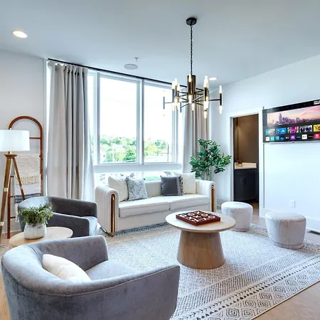 Sky High Cowgirl Luxe 4br With Rooftopdeck Karaoke Nashville