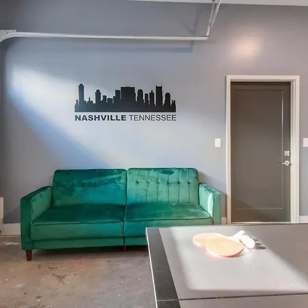 East Nash Lux - 13 Beds & Views *