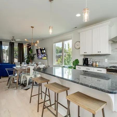 Country Thunder - Private Balcony - 5 Min Walk To Geodis Park *