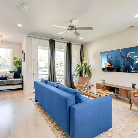 Country Thunder - Private Balcony - 5 Min Walk To Geodis Park Holiday home