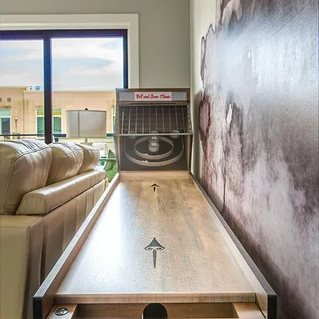 2 Luxe Midtown Homes - Sleeps 24 - Mins To Broadway Holiday home *