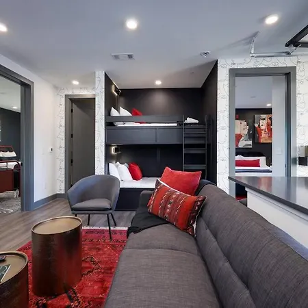 Dt Walk To Broadway 2 Bedrooms Sleeps 8