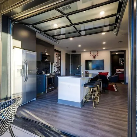 Dt Walk To Broadway 2 Bedrooms Sleeps 8