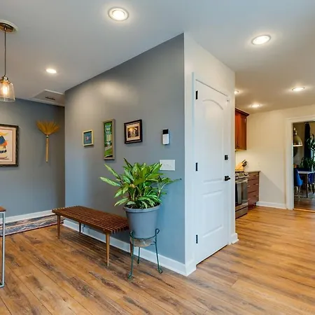 Historic East Nash Sleeps 6 Holiday home
