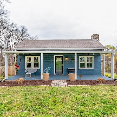 Historic East Nash Sleeps 6 Nashville