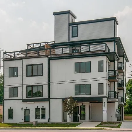 New With 2 King Beds Walk To Bars Apartment