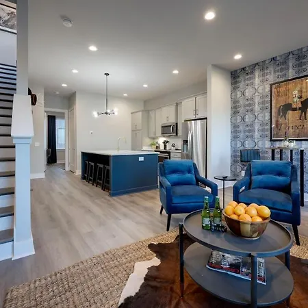 New Lux Townhome 6 Mins To Dt Rooftop Sleeps 12 Holiday home