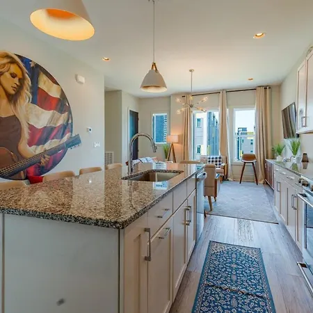 Holiday home Carrie Underwood's East Side Rooftop Game