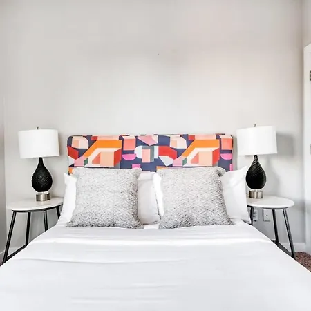 Cozysuites Two Stunning Music Row Apartment