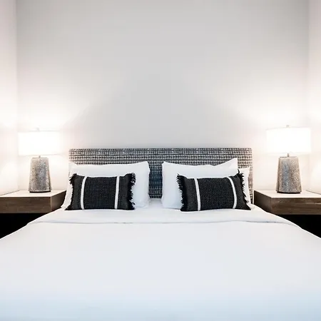 Cozysuites Two Stunning Music Row Apartment