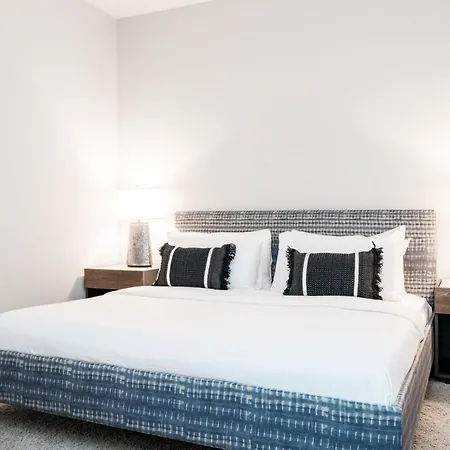 Cozysuites Two Stunning Music Row Apartment *
