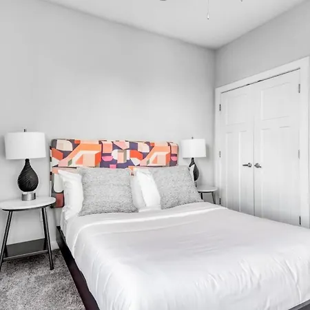Cozysuites Two Charming Music Row Apartment *