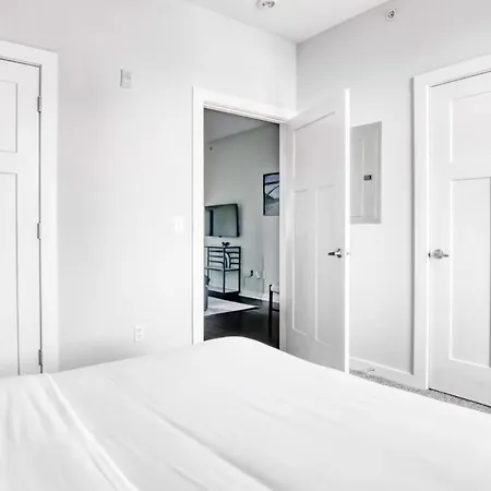 Two Cozysuites Charming Music Row Apartment