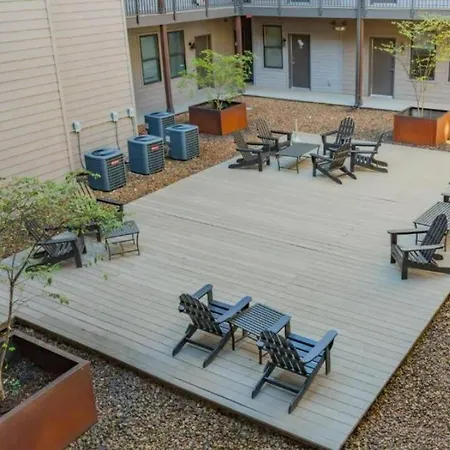 Two Cozysuites Classy Music Row Apartment