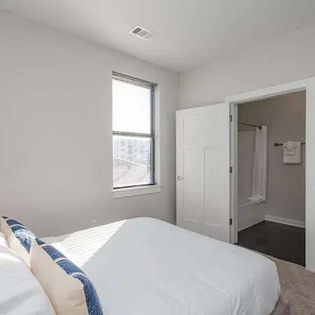 Cozysuites Two Alluring Music Row Apartment