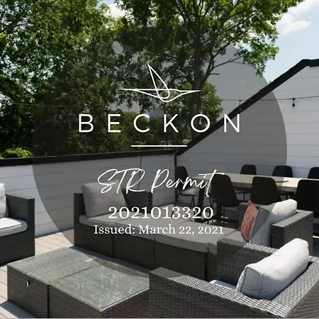6 Bed With En Baths, Host Up To 20, Rooftops, Parking, Gourmet Kitchens, Cozy Living Spaces, Skyline Views & Fire Table, Near Downtown, Distilleries & Marathon Village, High-speed Wi-fi, 24hr Hospitality Holiday home