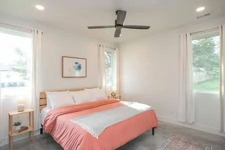 Ada Accessible Dog Friendly With Patio, Yard Ample Parking, Great For Families, 12 Mins To Broadway, 12south, Geodis Park, 24 Hr Hospitality