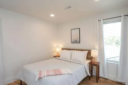Ada Accessible Dog Friendly With Patio, Yard Ample Parking, Great For Families, 12 Mins To Broadway, 12south, Geodis Park, 24 Hr Hospitality Holiday home Nashville