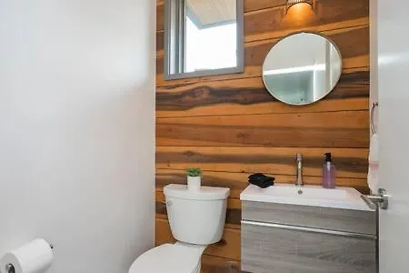 Ada Accessible Dog Friendly With Patio, Yard Ample Parking, Great For Families, 12 Mins To Broadway, 12south, Geodis Park, 24 Hr Hospitality Holiday home Nashville