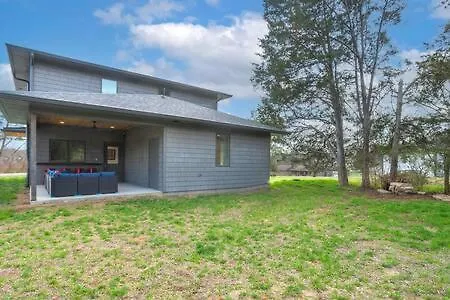 Ada Accessible Dog Friendly With Patio, Yard Ample Parking, Great For Families, 12 Mins To Broadway, 12south, Geodis Park, 24 Hr Hospitality Holiday home