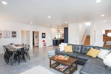 Ada Accessible Dog Friendly With Patio, Yard Ample Parking, Great For Families, 12 Mins To Broadway, 12south, Geodis Park, 24 Hr Hospitality *