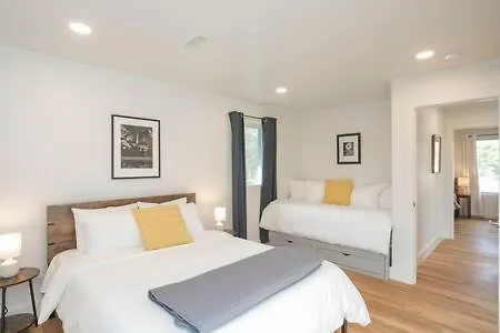 Ada Accessible Dog Friendly With Patio, Yard Ample Parking, Great For Families, 12 Mins To Broadway, 12south, Geodis Park, 24 Hr Hospitality Holiday home *