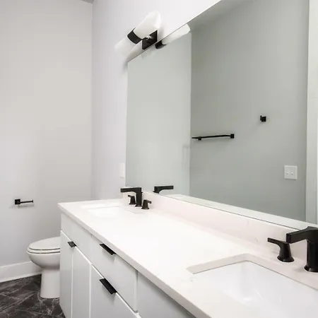2 Luxe Midtown Homes - Sleeps 24 - Mins To Broadway