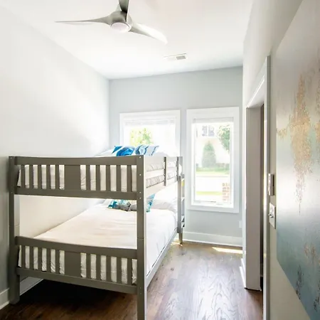 2 Luxe Midtown Homes - Sleeps 24 - Mins To Broadway Holiday home