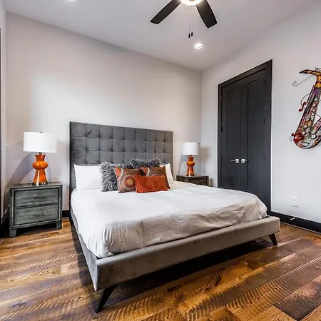 2 Luxe Gulch Homes - Rooftop Deck - Sleeps 24 * Nashville