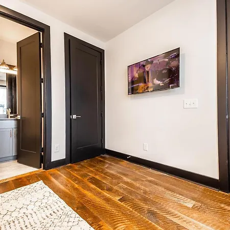 2 Luxe Gulch Homes - Rooftop Deck - Sleeps 24 * Nashville