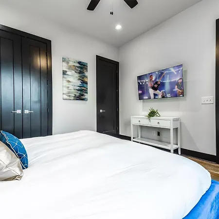 2 Luxe Gulch Homes - Rooftop Deck - Sleeps 24 * Nashville