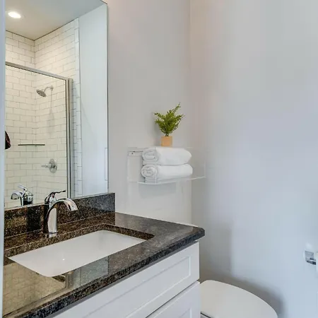 Country Thunder - Private Balcony - 5 Min Walk To Geodis Park *