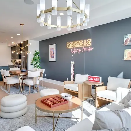 The Duo - 24 Beds & Stunning City Views Rare Find Holiday home *
