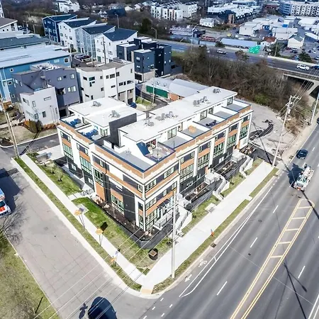 The Duo - 24 Beds & Stunning City Views Rare Find Holiday home *