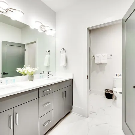 Sky High Cowgirl Luxe 4br With Rooftopdeck Karaoke * Nashville