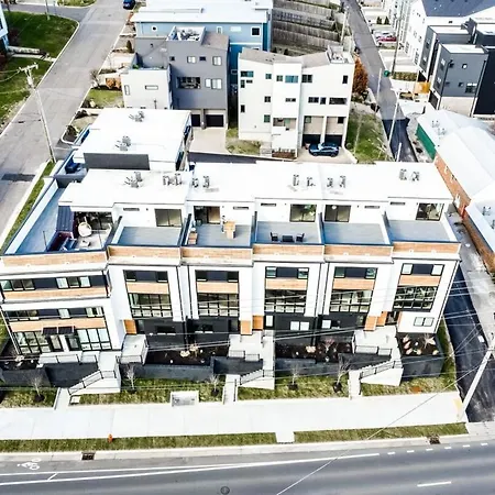 The Duo - 24 Beds & Stunning City Views Rare Find Holiday home