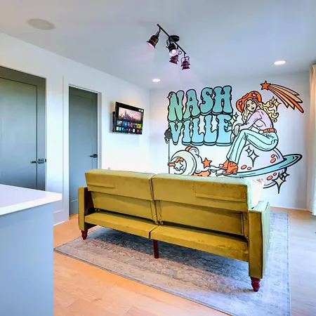 Sky High Cowgirl Luxe 4br With Rooftopdeck Karaoke Nashville