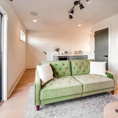 Sky High Cowgirl Luxe 4br With Rooftopdeck Karaoke Holiday home Nashville