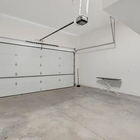 Holiday home New Diva Retreat 13beds Rooftop Views Free Parking